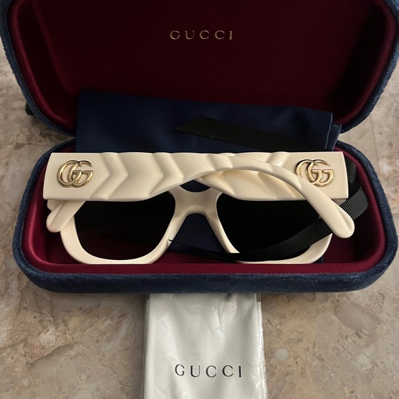 Authentic Brand New GUCCI Ivory Double G Logo Cat-Eye Sunglasses w/case & cloth. - Picture 7 of 9